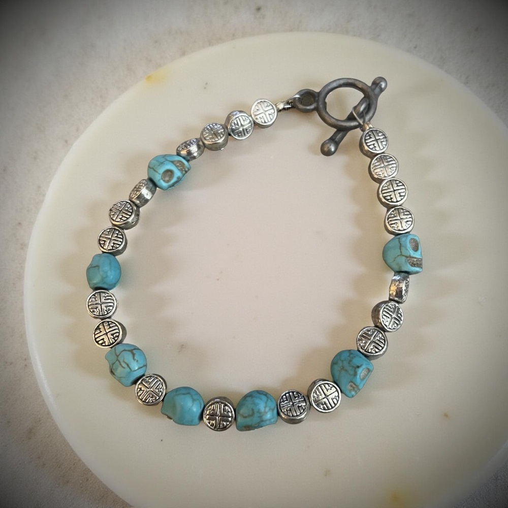 Vintage bracelet with mini turquoise skulls and silver tone.